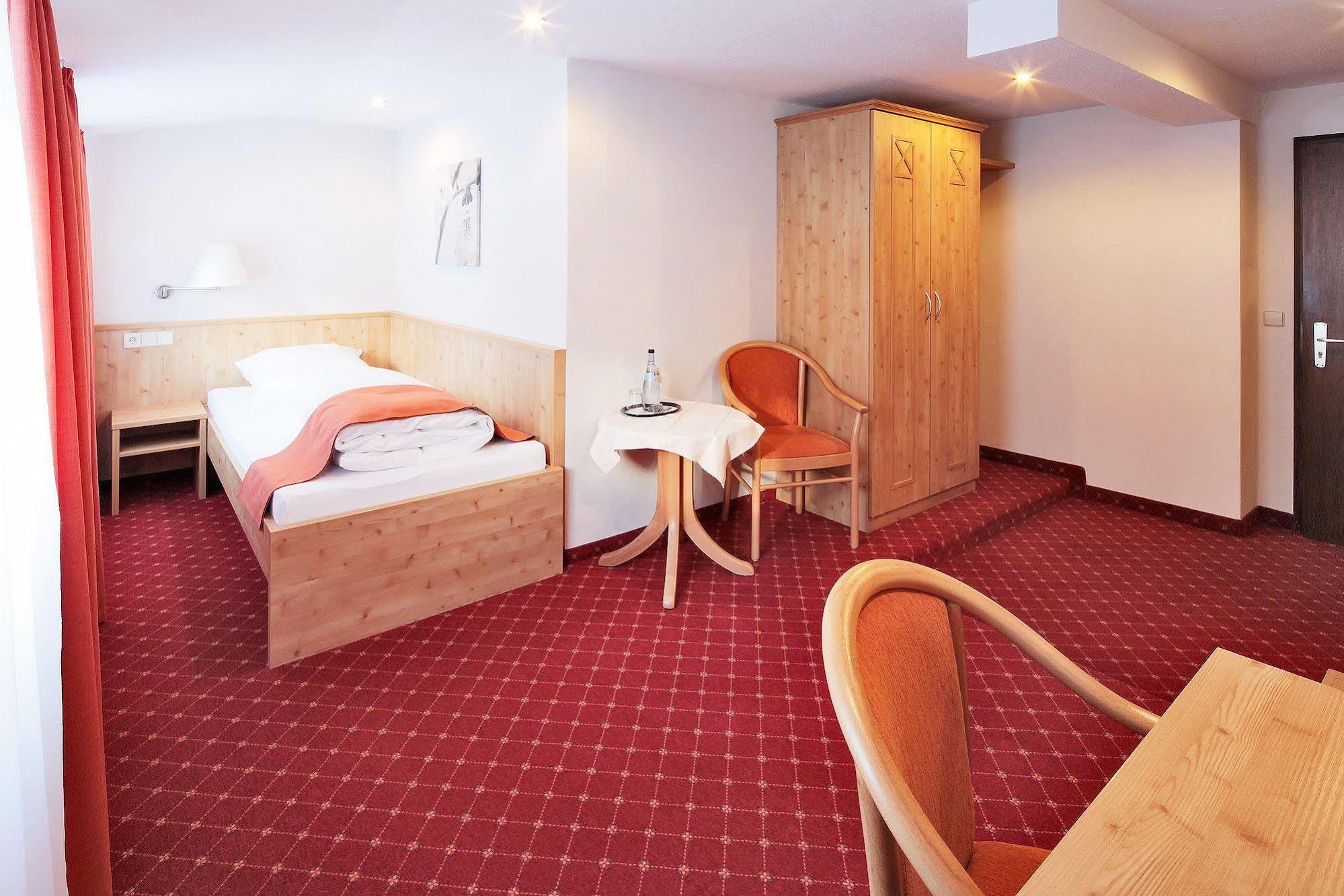 Hotel Waldeck Mit Restaurant "Florian'S" Feldberg  Εξωτερικό φωτογραφία